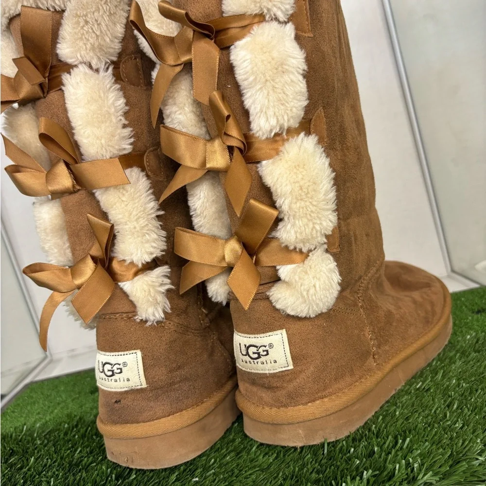 UGG BAILEY BOW II Women’s Size 8 - Picture 3 of 7